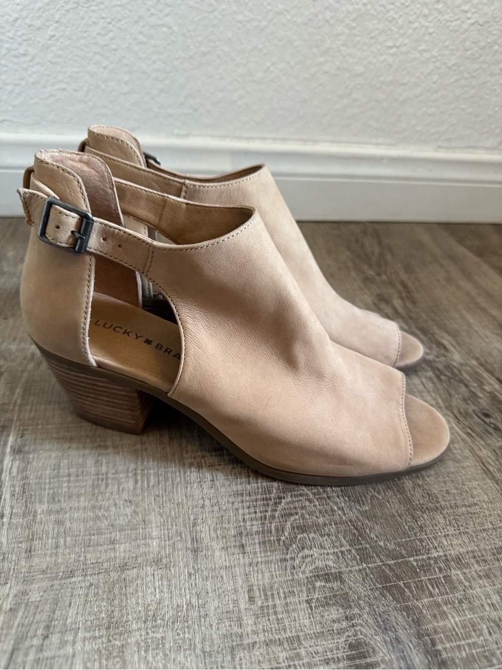 Lucky Brand Nude/Tan Open-Toe Slingback Mules